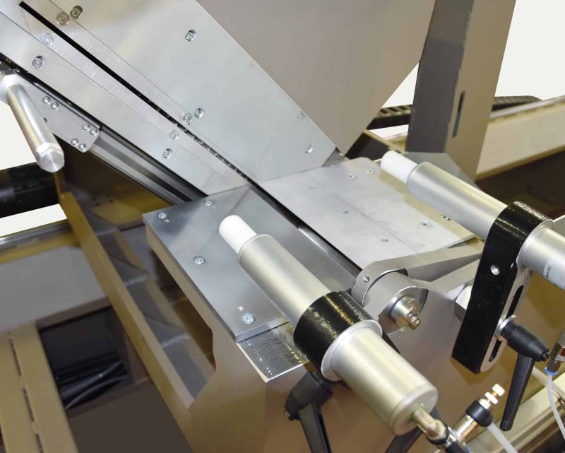 PERTICI Dubbele Verstekzaagmachine type 600 TSE (1)