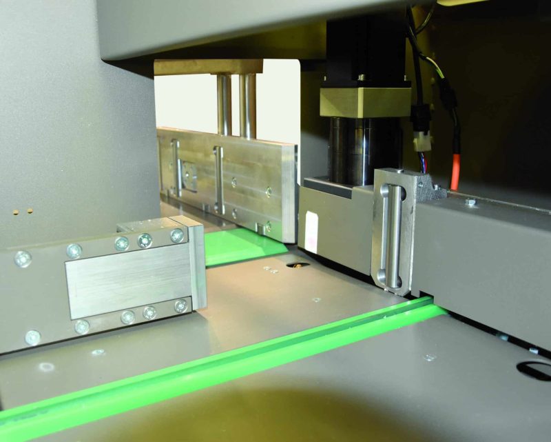 PERTICI Zaagcentrum voor kunststof profielen type SCARABEO SC 55(2)