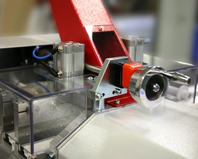 RAPID Glaslijstenzaagmachine type GLX (1)